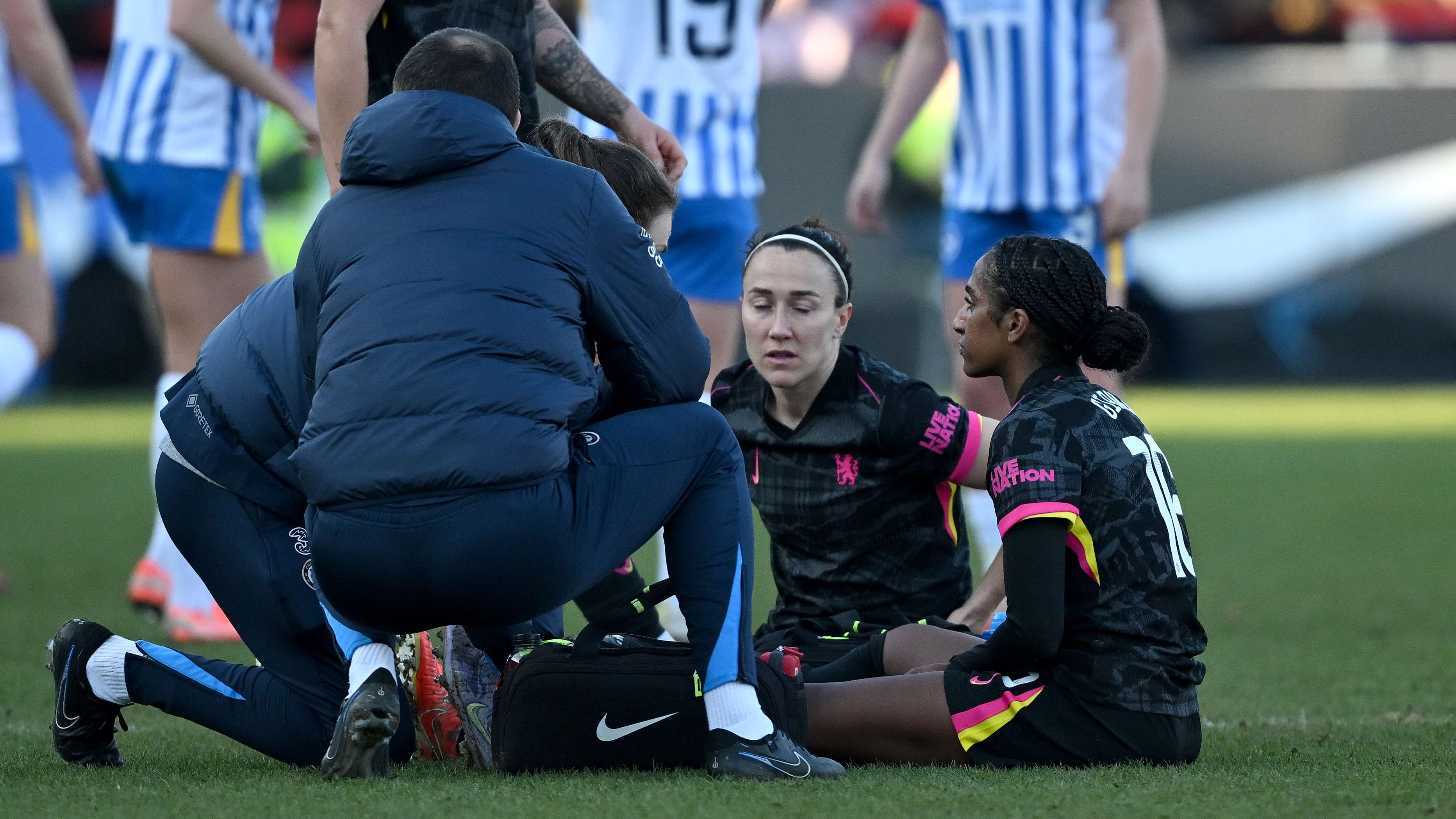 激烈而充满 激烈而充满